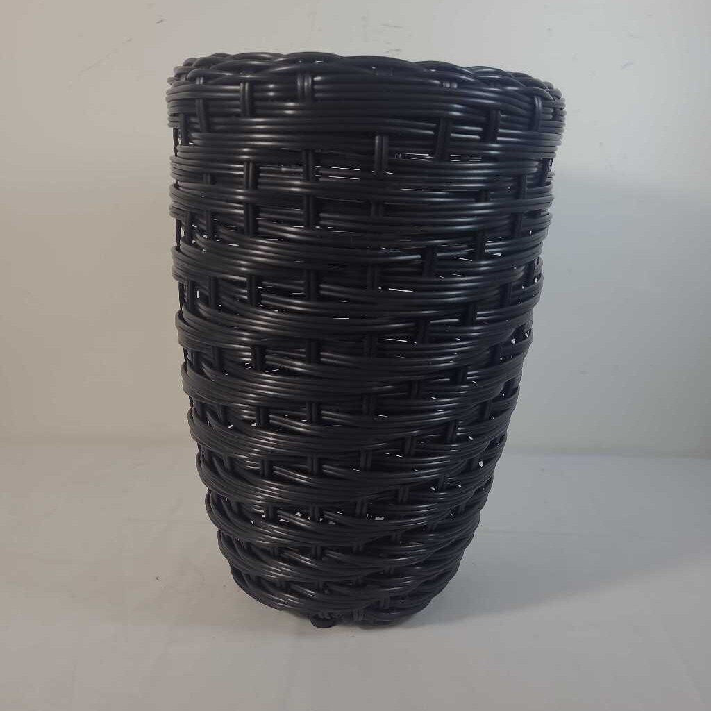 WOVEN PLANTER