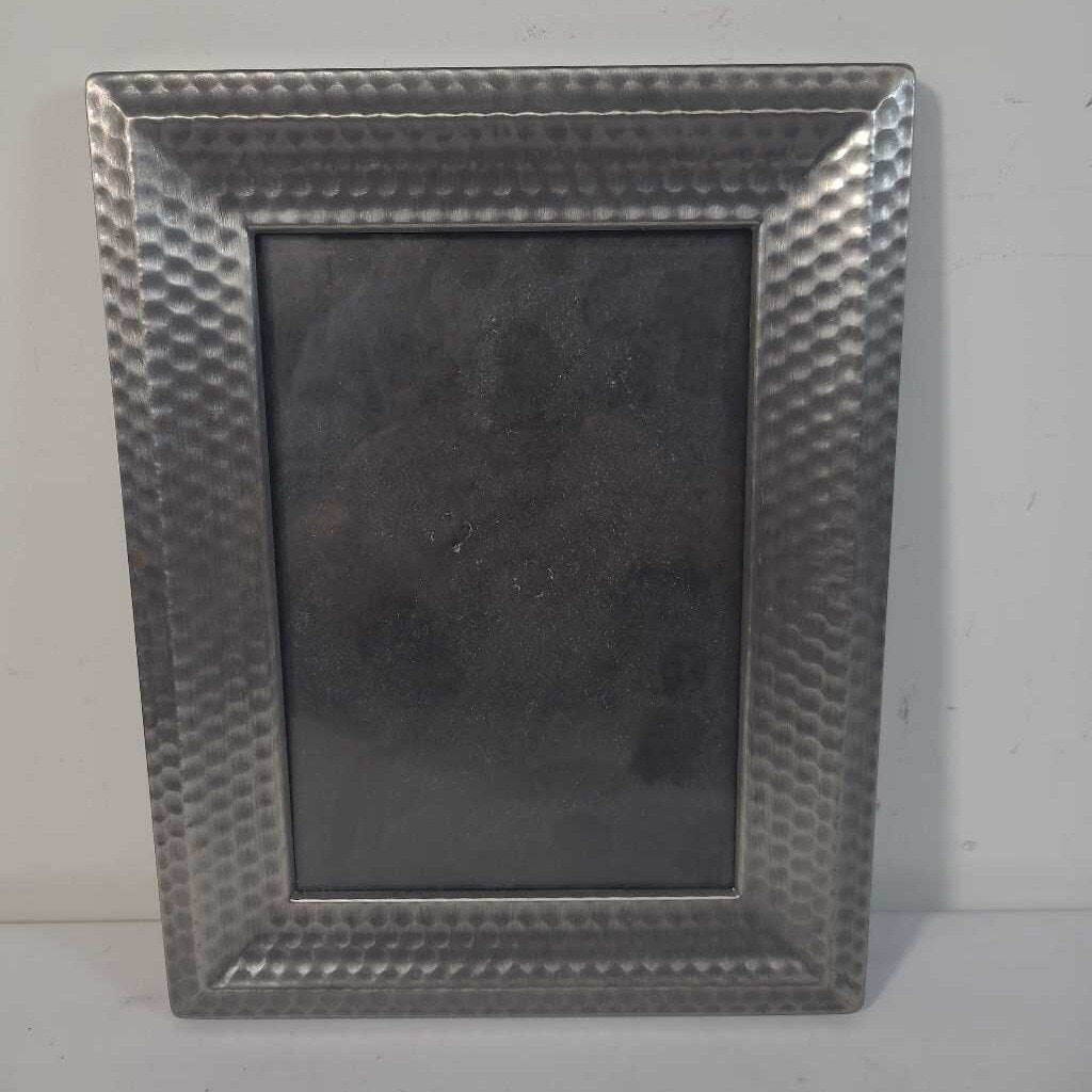 SILVER DIMPLED PICTURE FRAME
