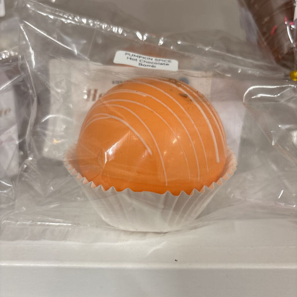 PUMPKIN SPICE HOT CHOCOLATE BOMB
