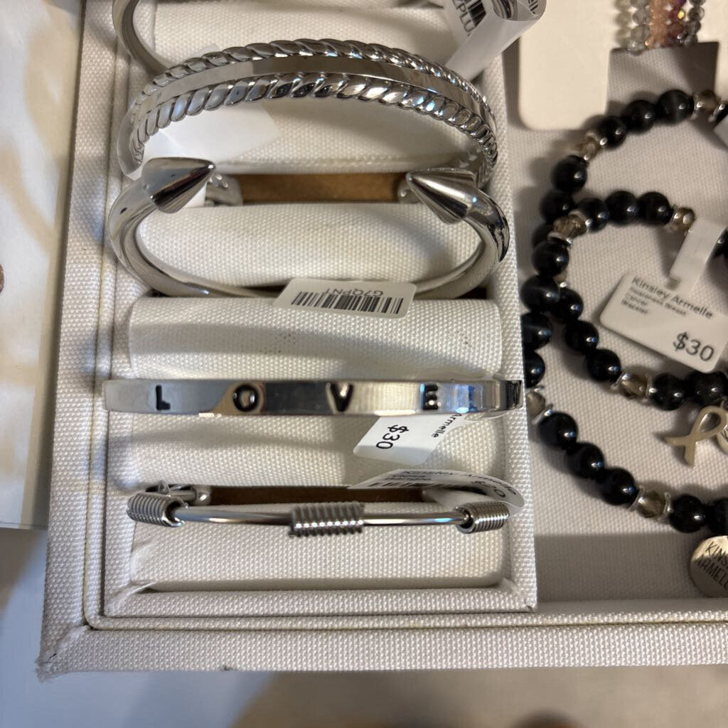 LOVE Bangle