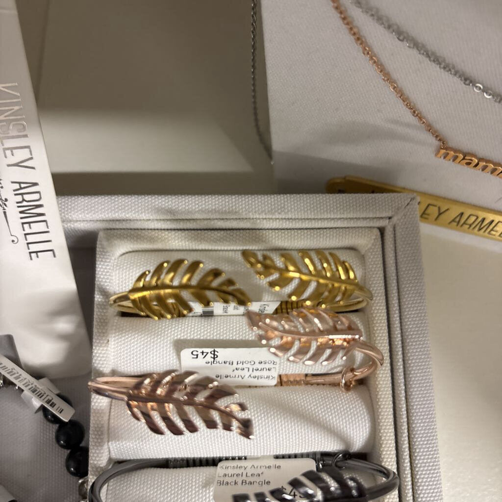 Laurel Leaf Bangle - Gold