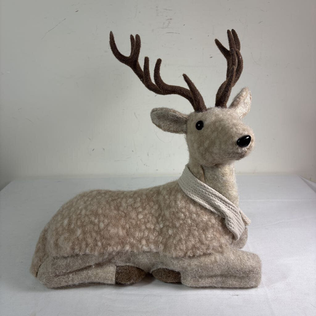 LG FELT DEER - LAYING DOWN