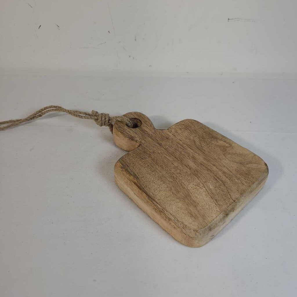 SQUARE WOODEN RISER