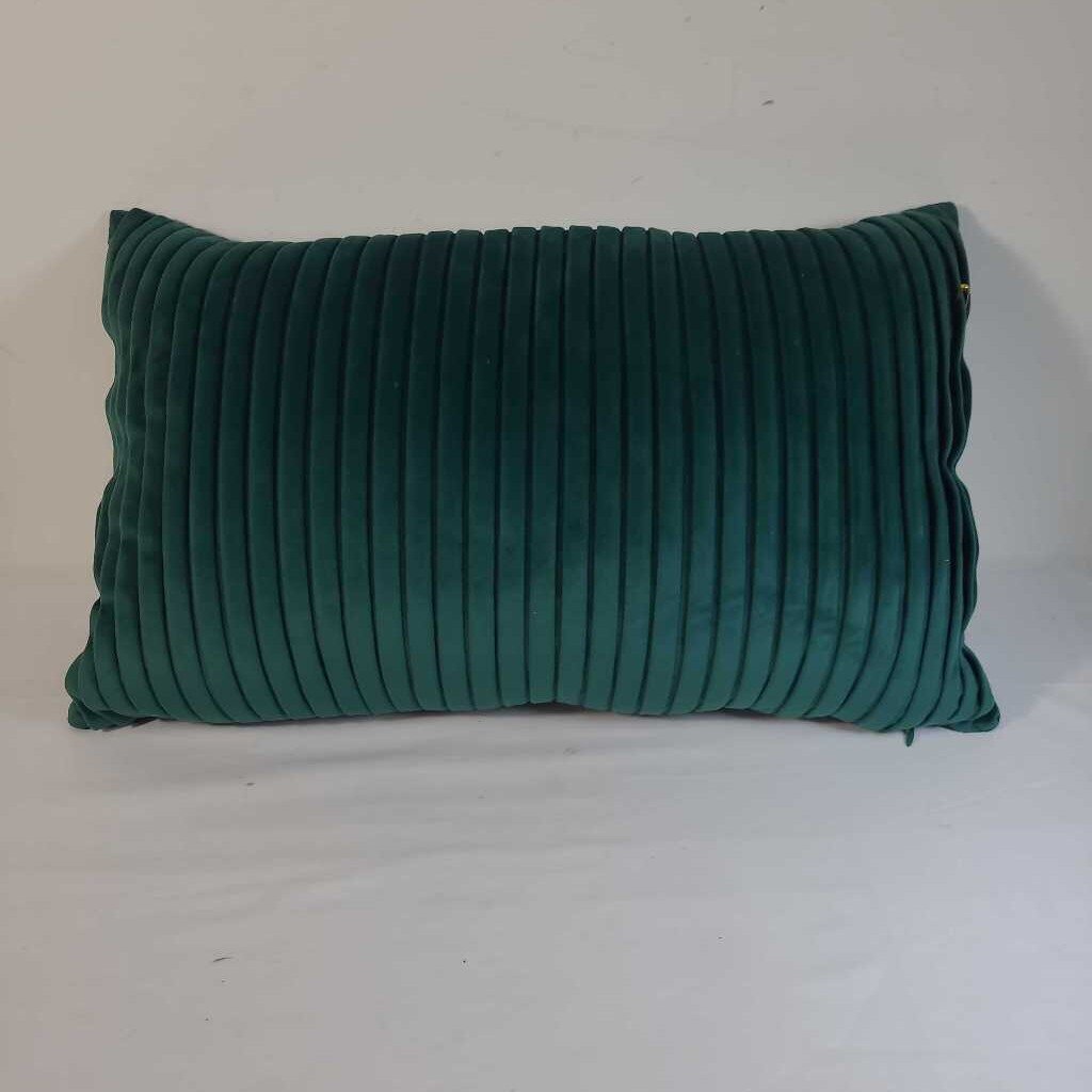 GREEN VELVET PLEATED PILLOW