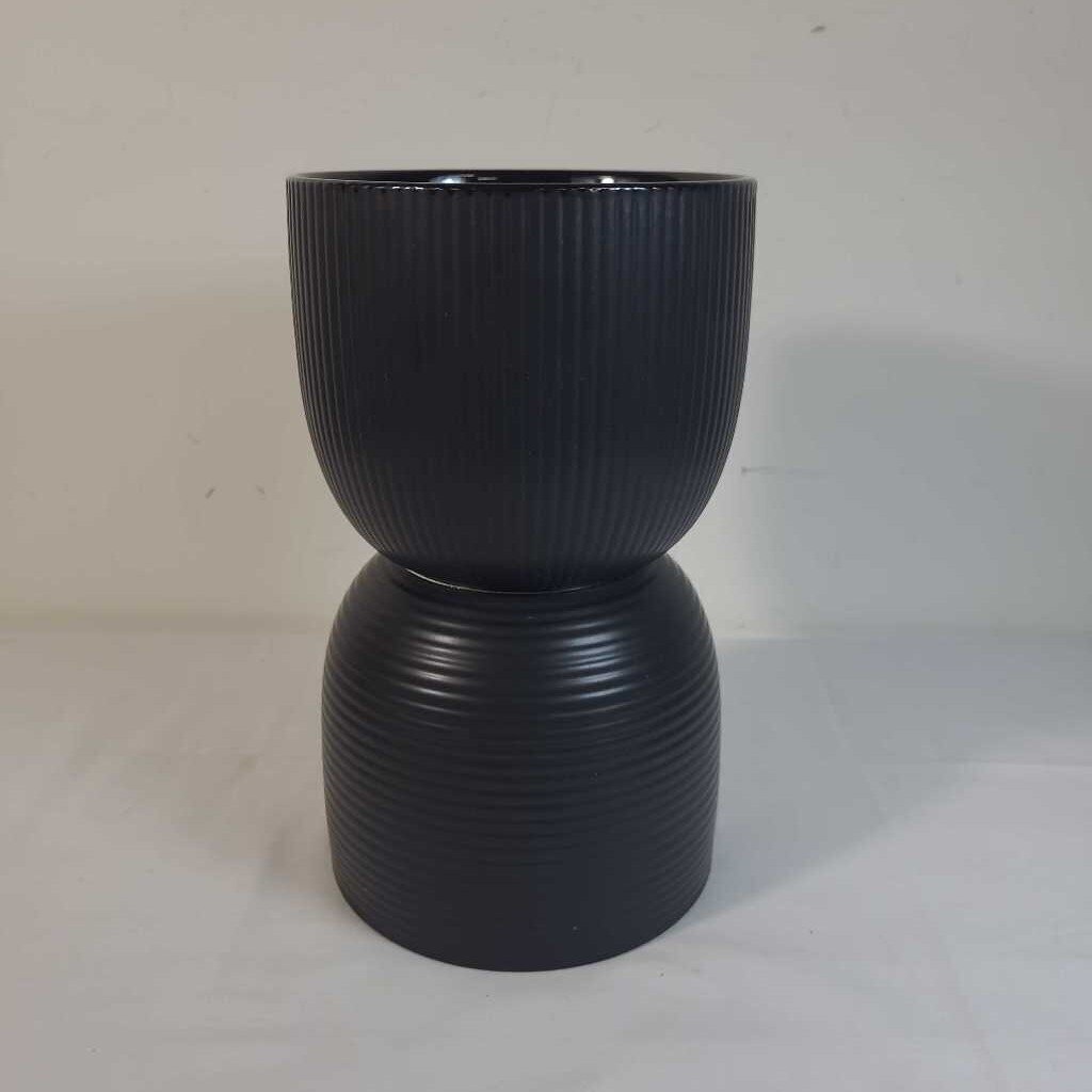 BLACK CERAMIC PLANTER