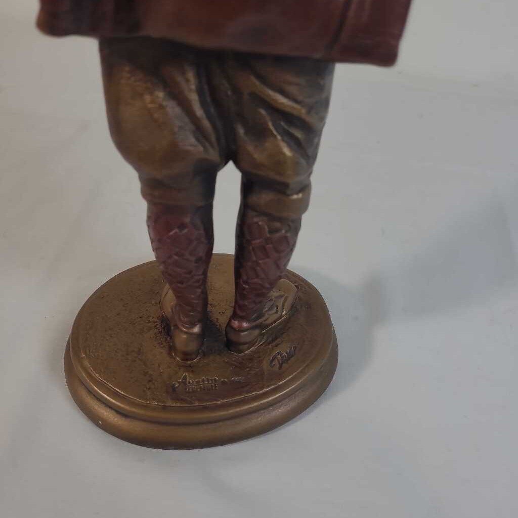 AUSTIN SCULPTURE - GOLFER W/CHECKERED HAT