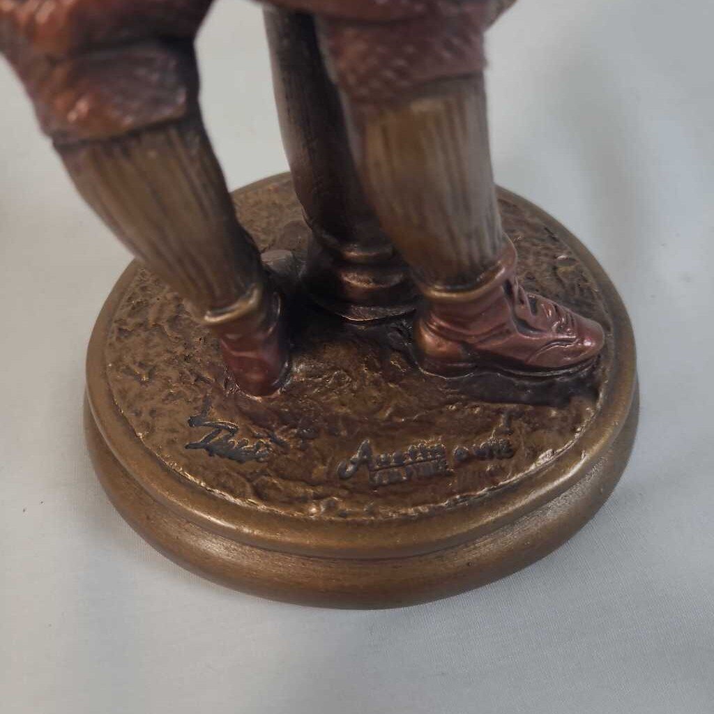 AUSTIN SCULPTURE - CADDY HOLDING GOLF BAG