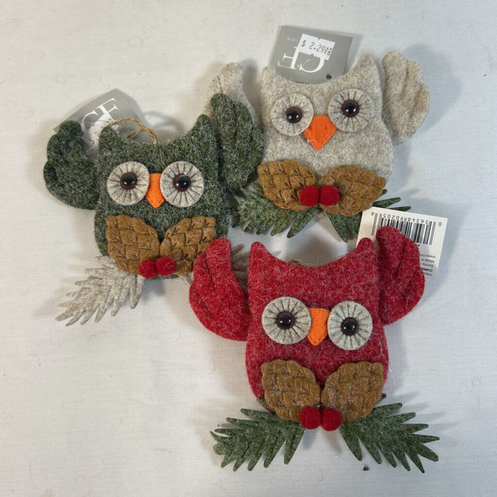 FELT OWL ORNAMENT - RED/BEIGE/GREEN
