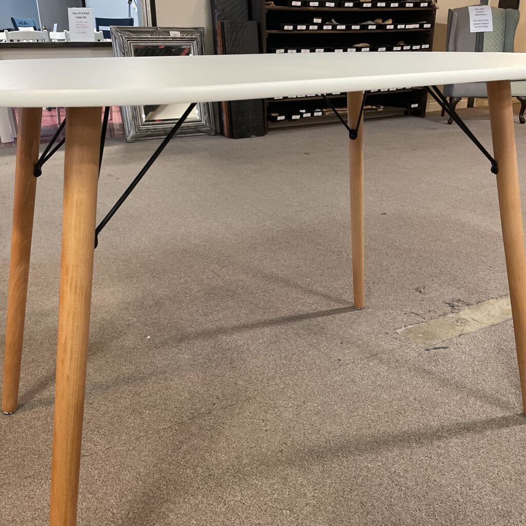 CONERLY OVAL DINING TABLE