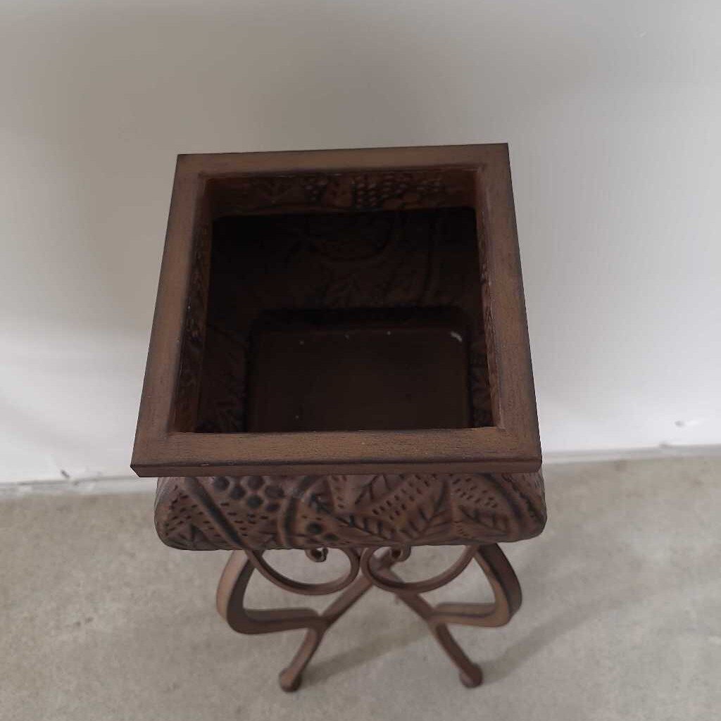 SM PLANT STAND