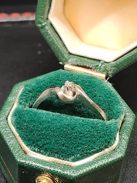 10K WHITE GOLD NATURAL DIAMOND RING 1.26 GRAMS