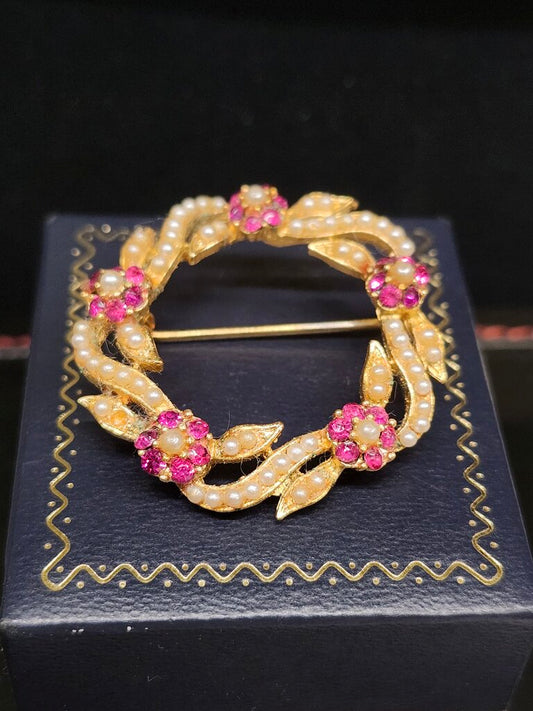 VINTAGE SIGNED CORO BROOCH