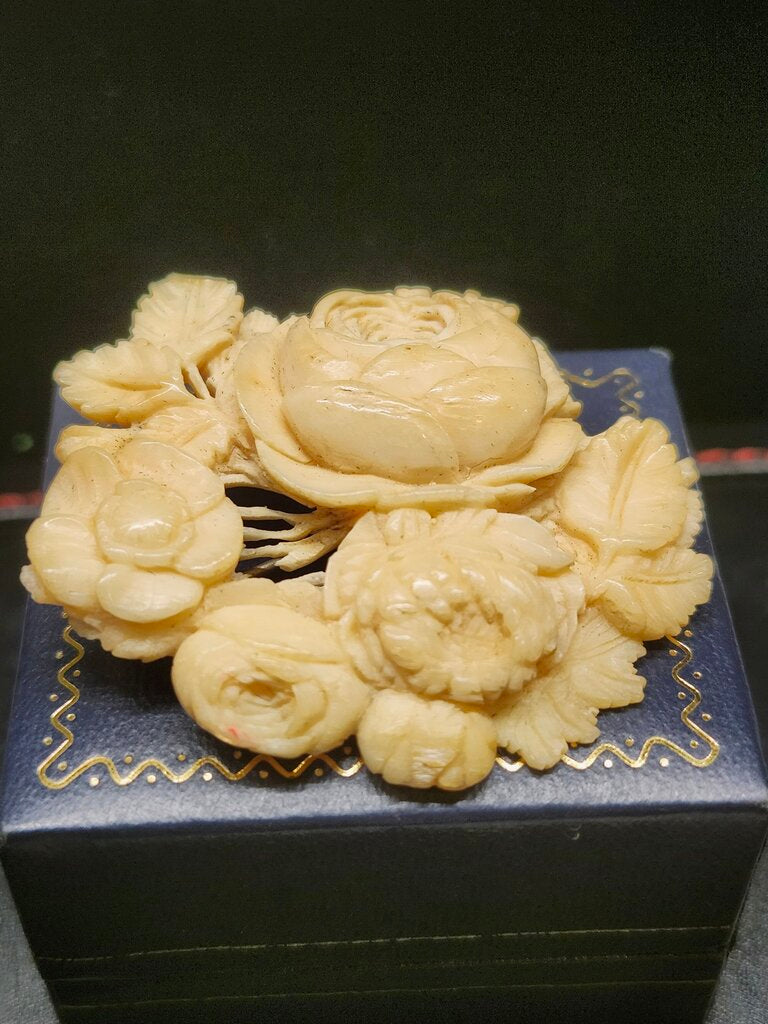 VINTAGE CARVED BONE BROOCH