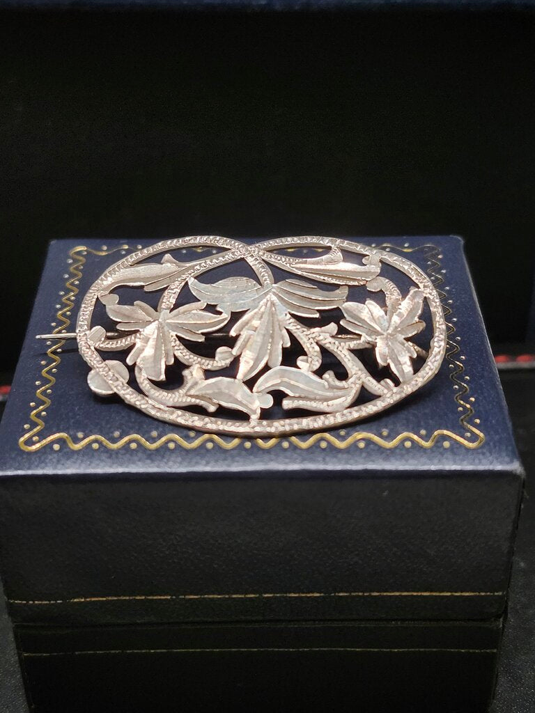 STERLING SILVER LEAF MOTIF BROOCH