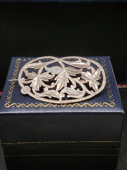 STERLING SILVER LEAF MOTIF BROOCH