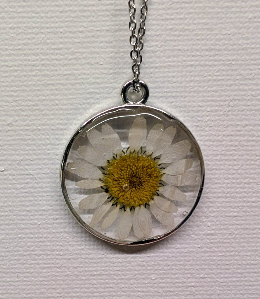 Daisy 15 inch stainless steel necklace