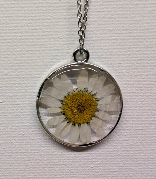 Daisy 15 inch stainless steel necklace