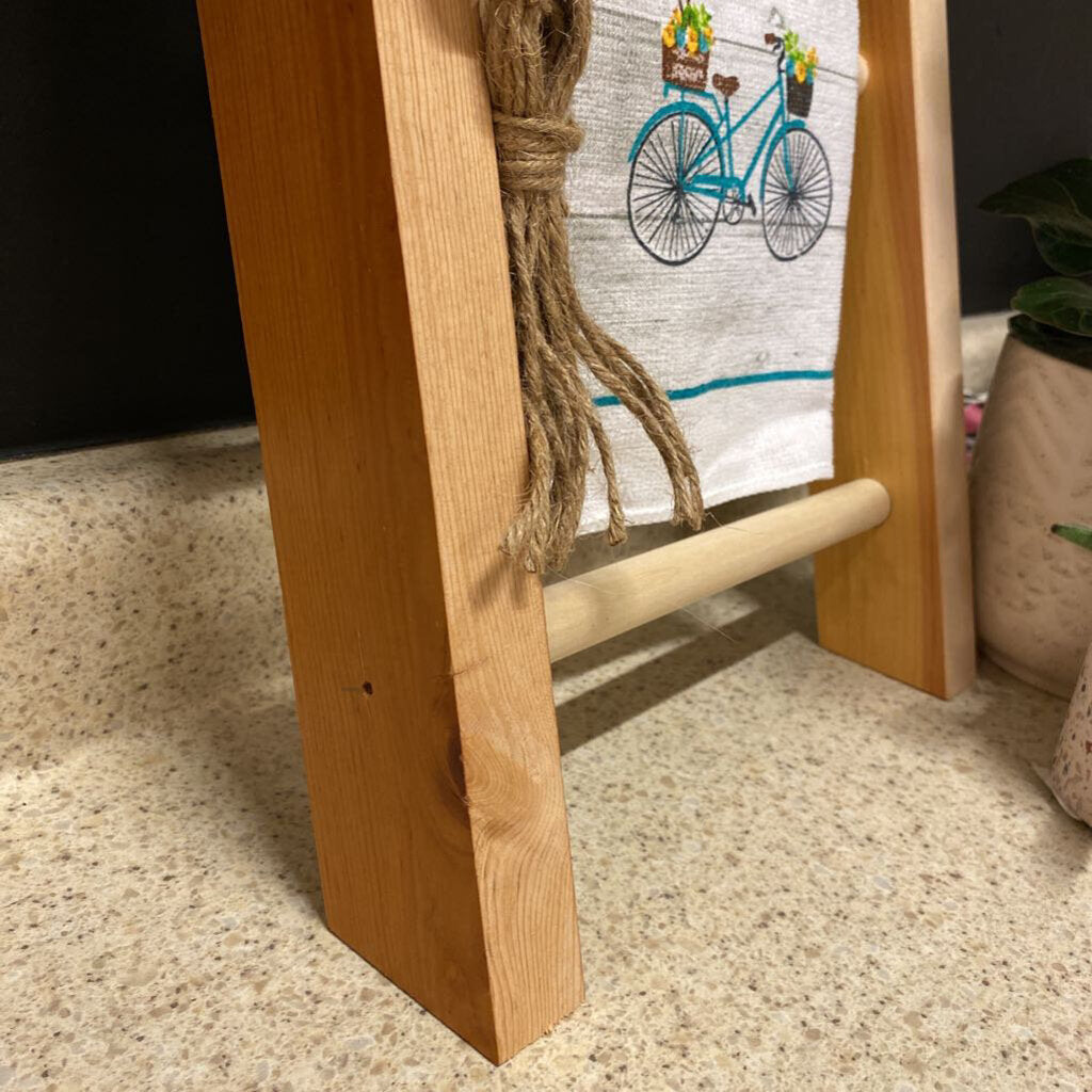 SOLID WOOD COUNTER LADDER