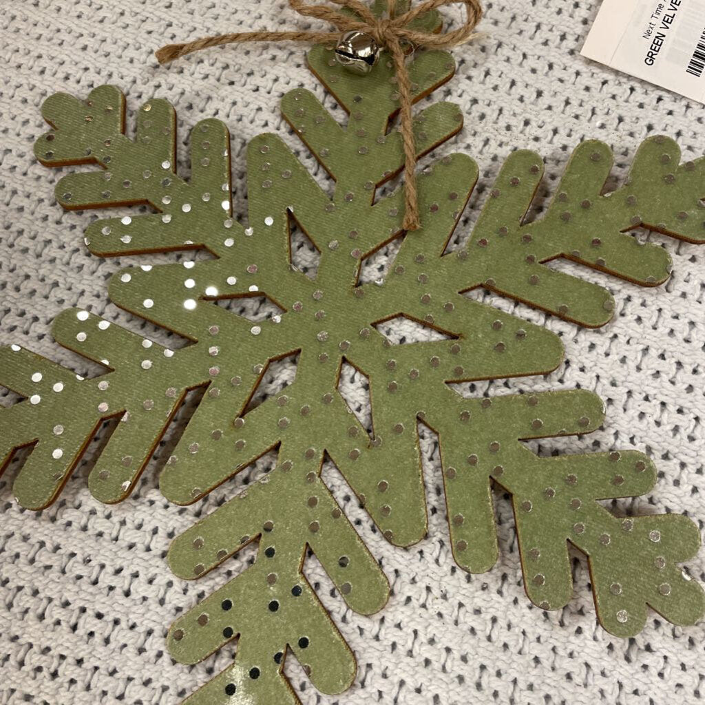GREEN VELVET SNOWFLAKE