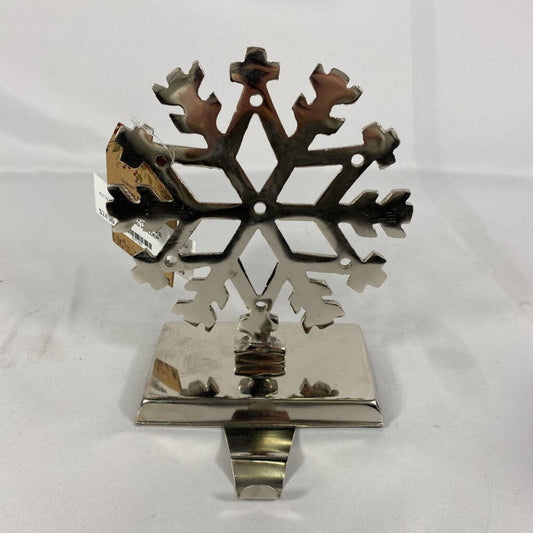 METAL SNOWFLAKE STOCKING HOLDER