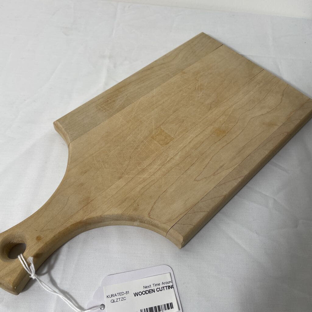 WOODEN CUTTING BOARD