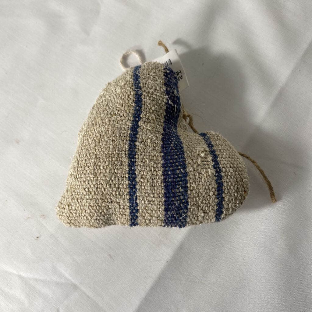 ANTIQUE GRAIN SACK PUFFY HEART Sm