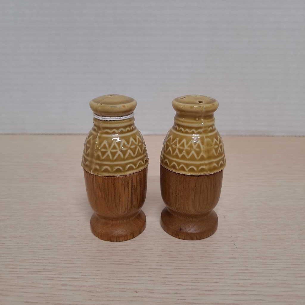 VTG TEAK & CERAMIC S&P SHAKERS