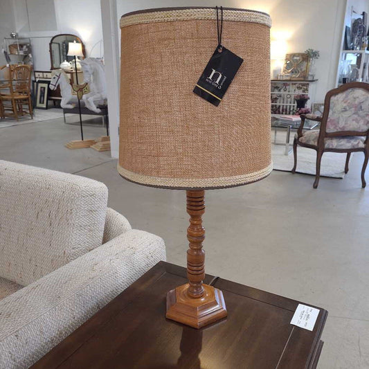 VTG WOOD LAMP W/SHADE
