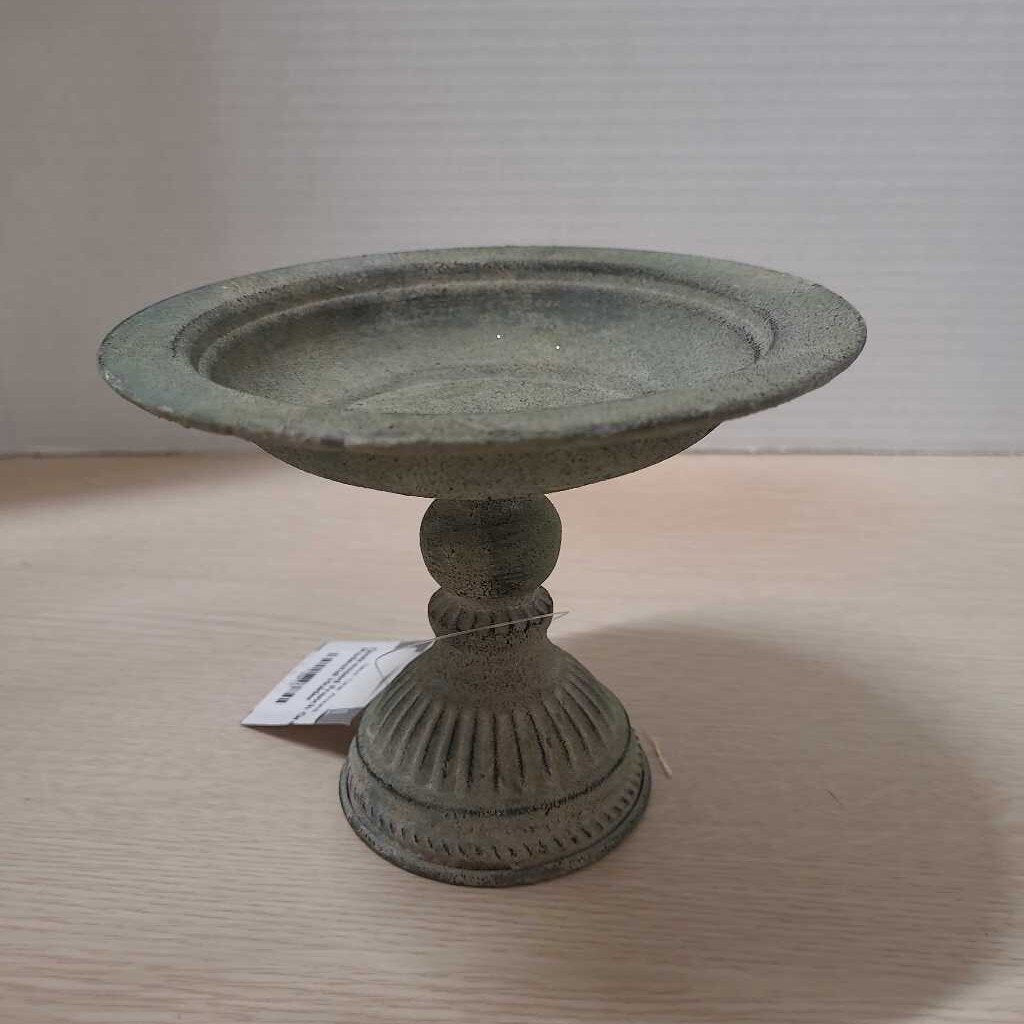 Distressed French Grey Pedestal Holder