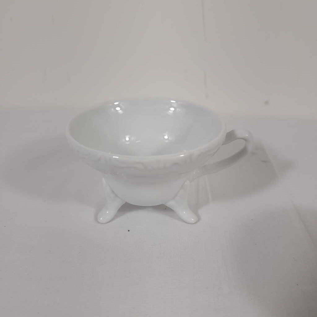 S/6VTG WHITE FOOTED DEMITASSE CUPS