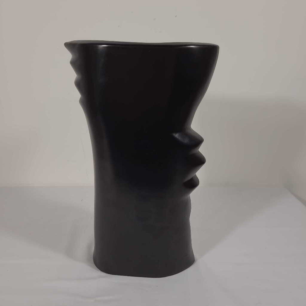 SIGNED JOHN BERGEN VASE