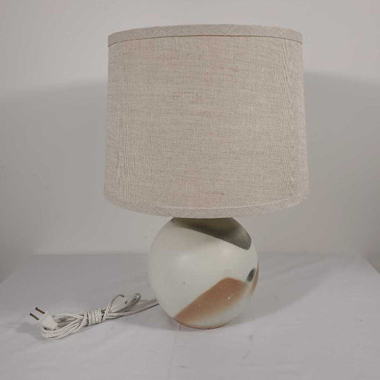 POTTERY TABLE LAMP