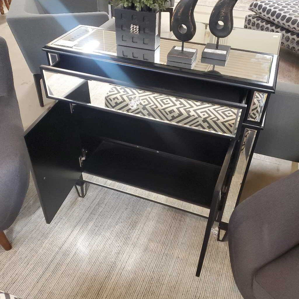 BLACK MIRRORED CABINET