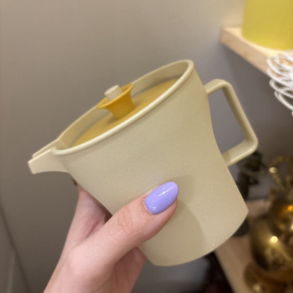 TUPPERWARE CREAM AND SUGAR SET