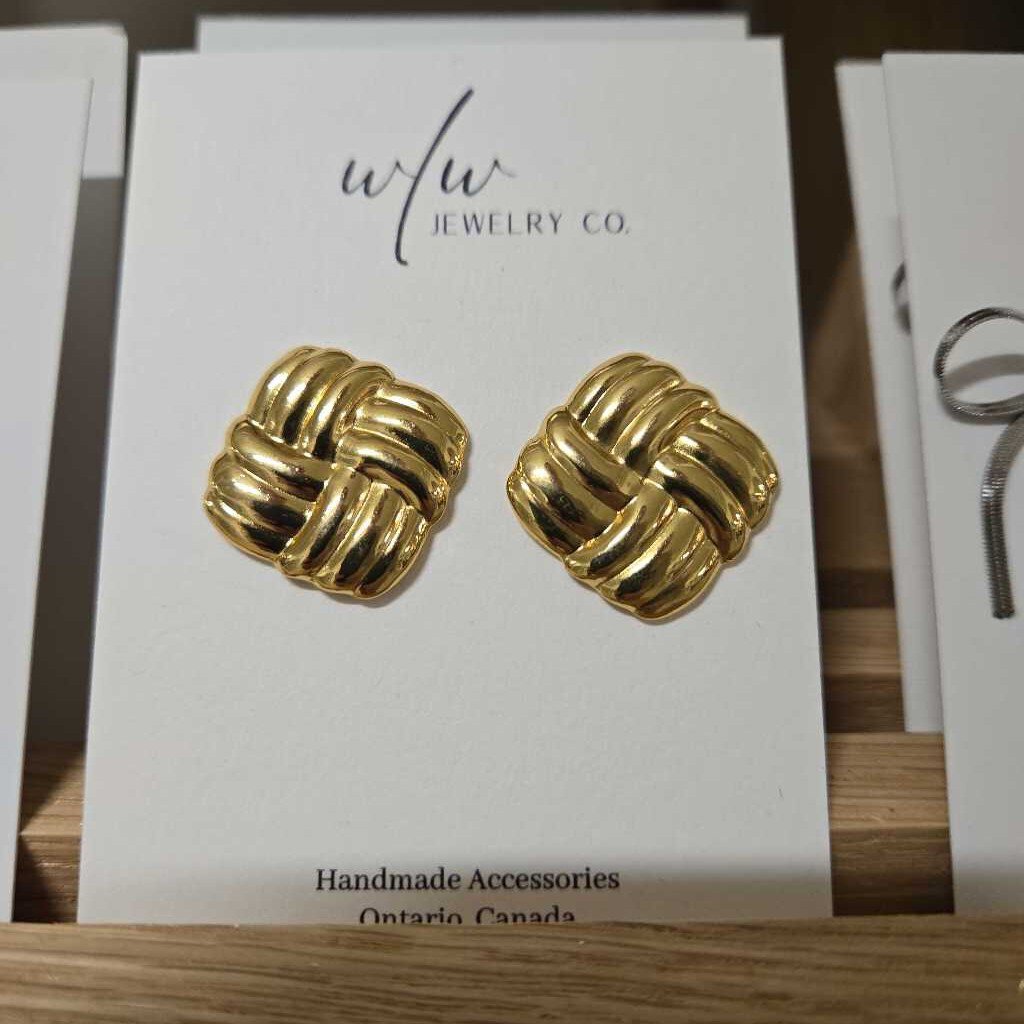 GLD QUILTED STUD - STAINLESS STEEL