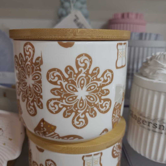 8oz Soy Candle Christmas Vessal With Lid - Cinnamon Kisses