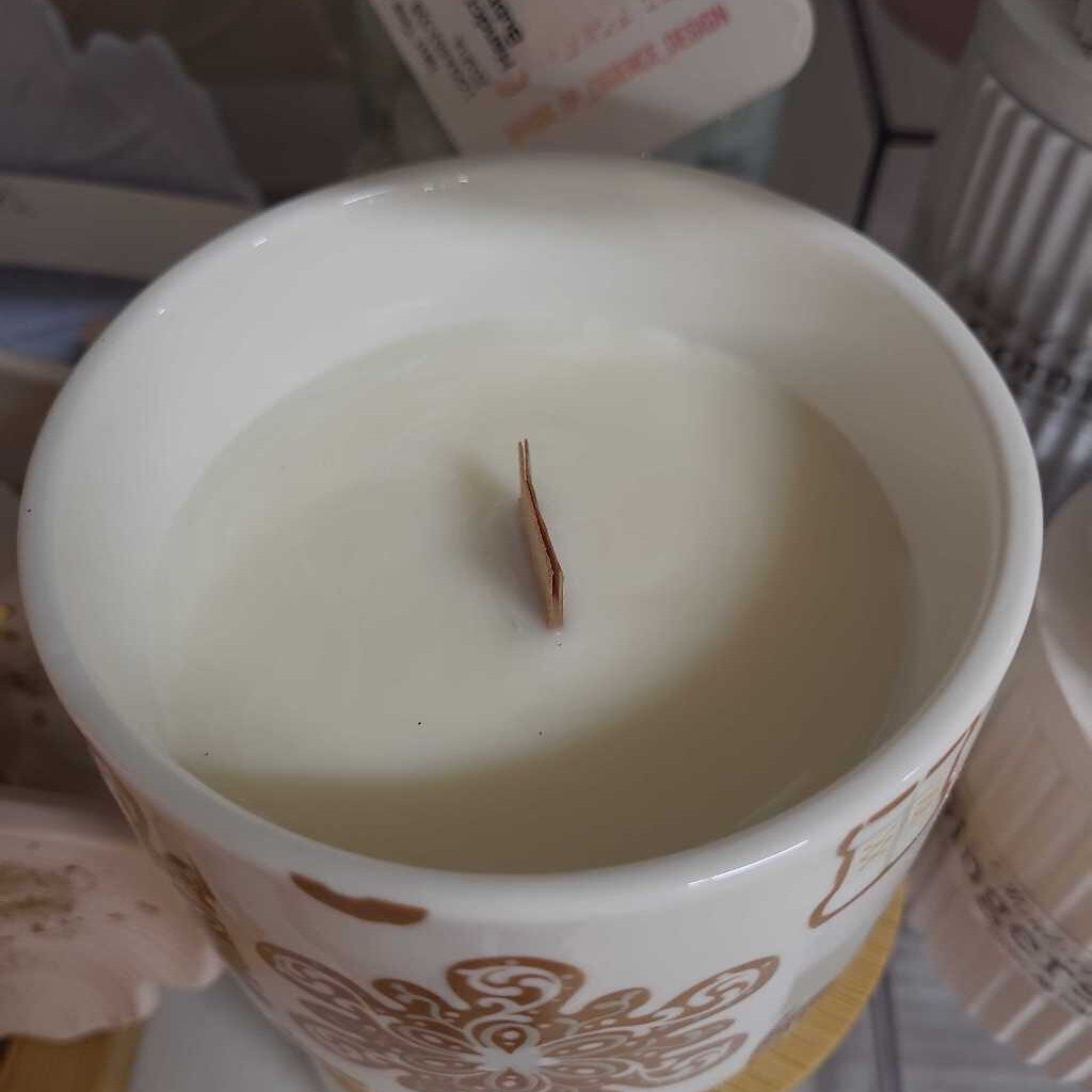 8oz Soy Candle Christmas Vessal With Lid - Cinnamon Kisses