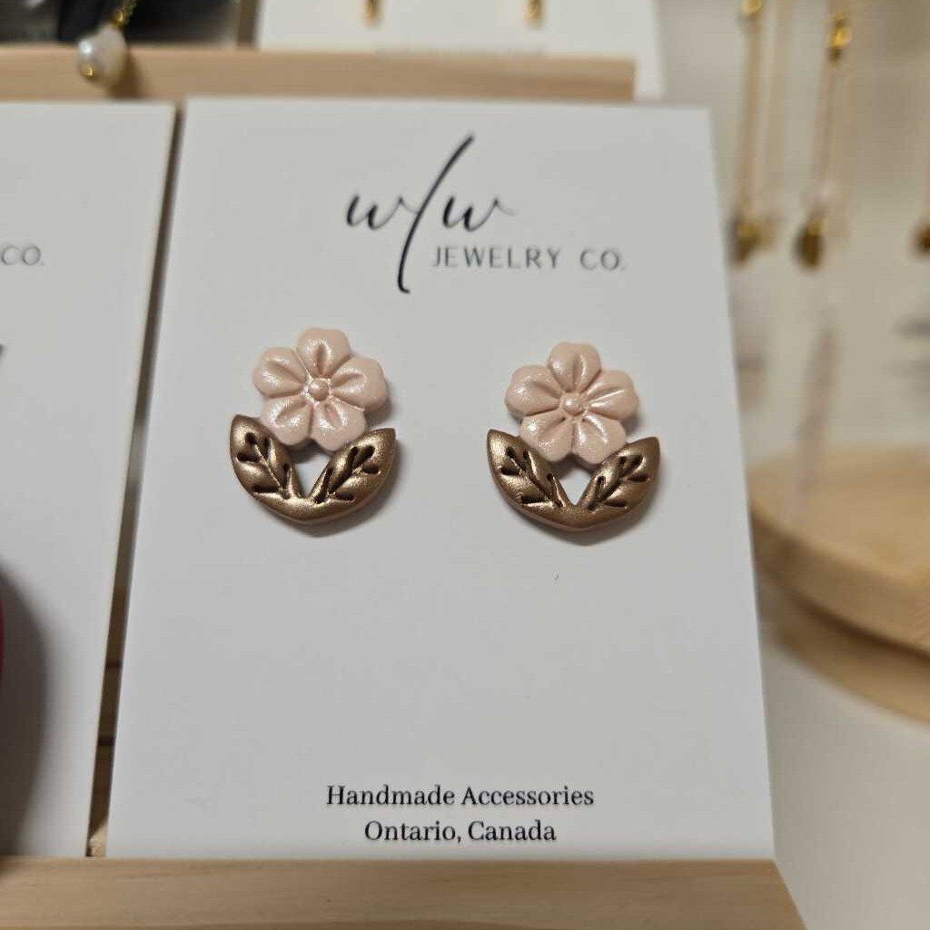 EMBOSSED LEAF&FLOWER STUDS