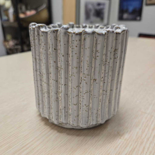 WHITE PLANT POT