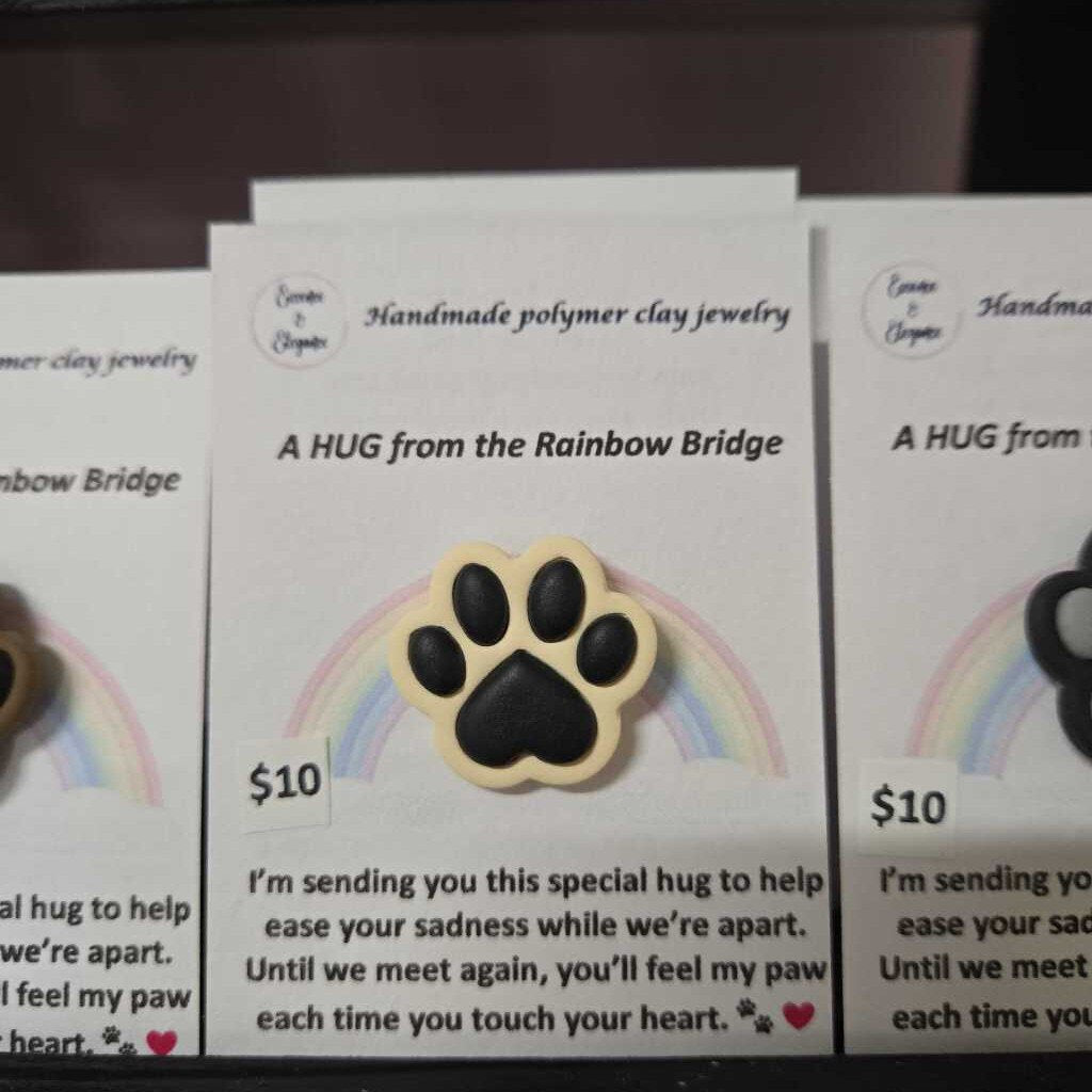 PAW PRINT PIN - CREAM/BLACK