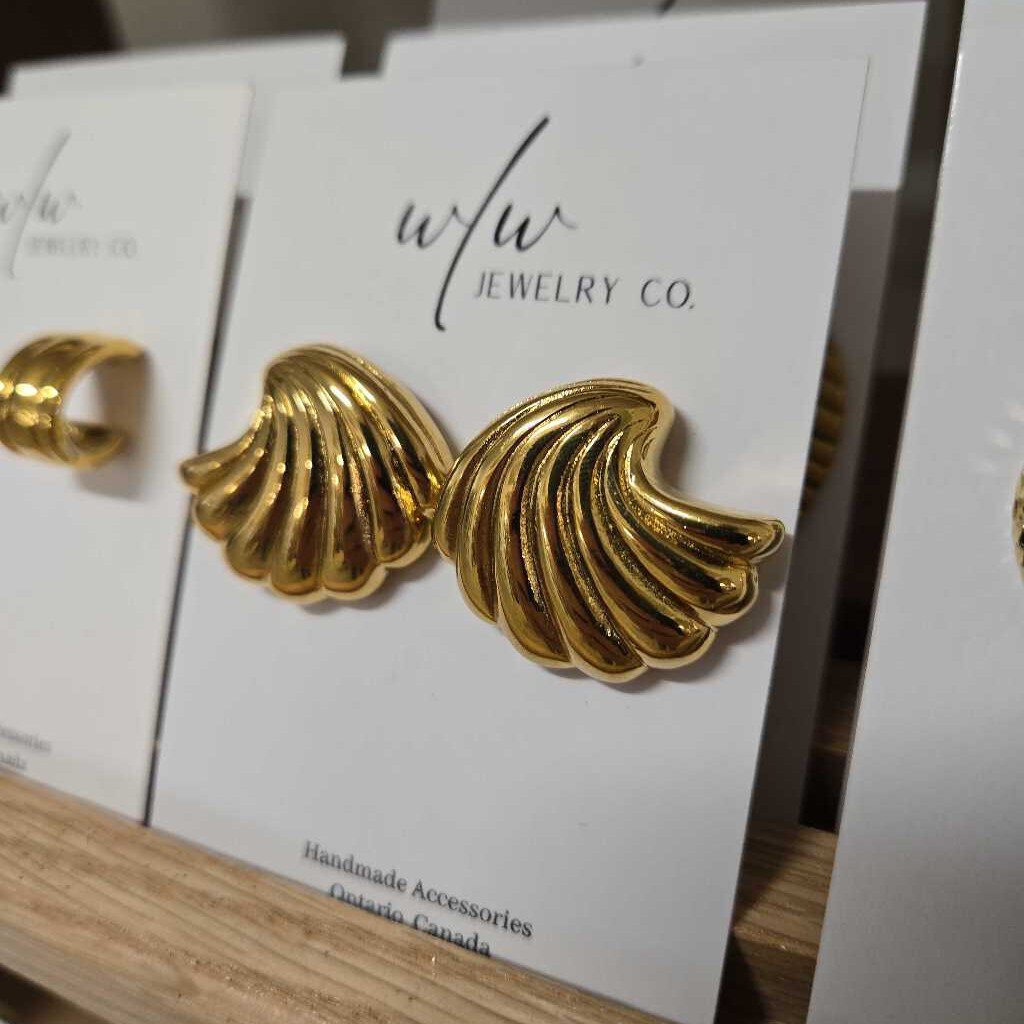 SS VINTAGE SHELL STUDS