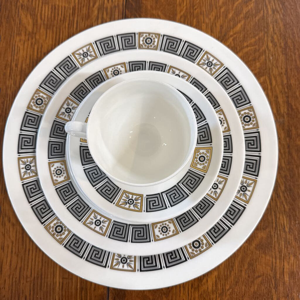 WEDGWOOD CHINA - ASIA PATTERN 59PC SET