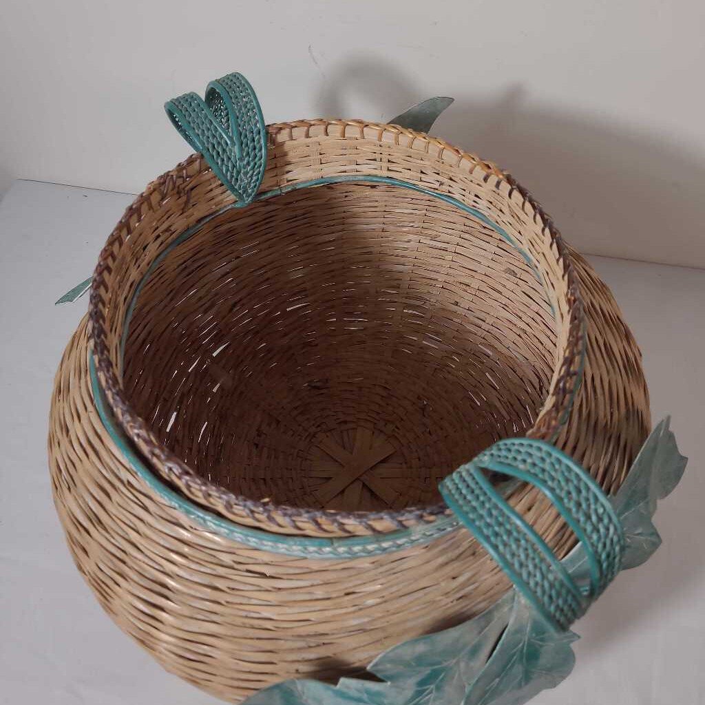 WOVEN BASKET W/GREEN LEAF HANDLES