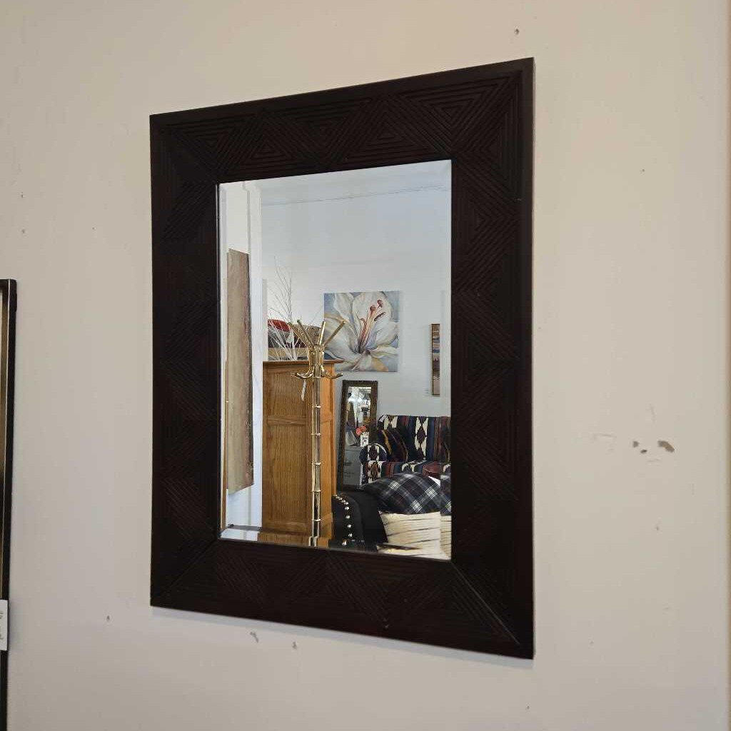 TRIANGLE PATTERN MIRROR