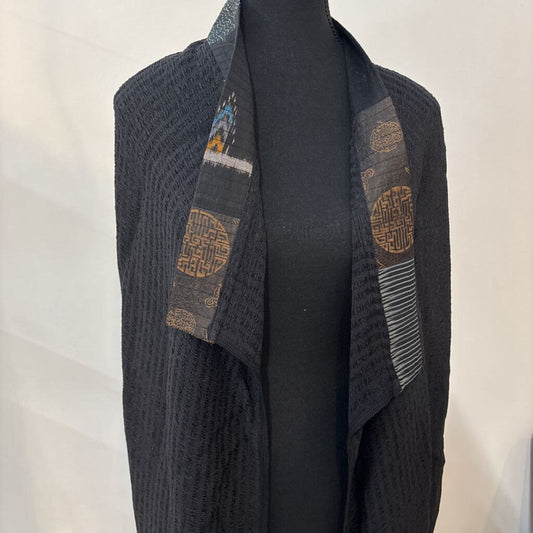 BLACK SHAWL W/PATTERED TRIM