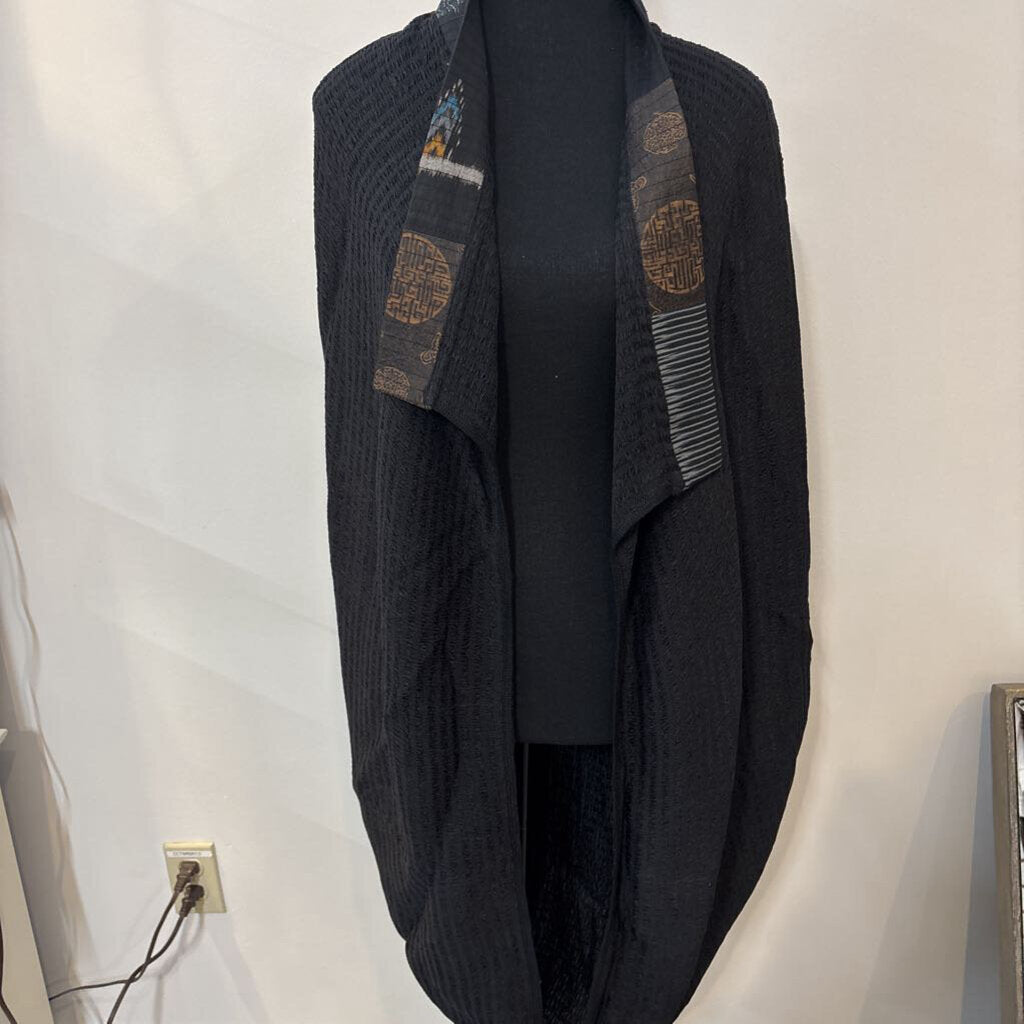 BLACK SHAWL W/PATTERED TRIM