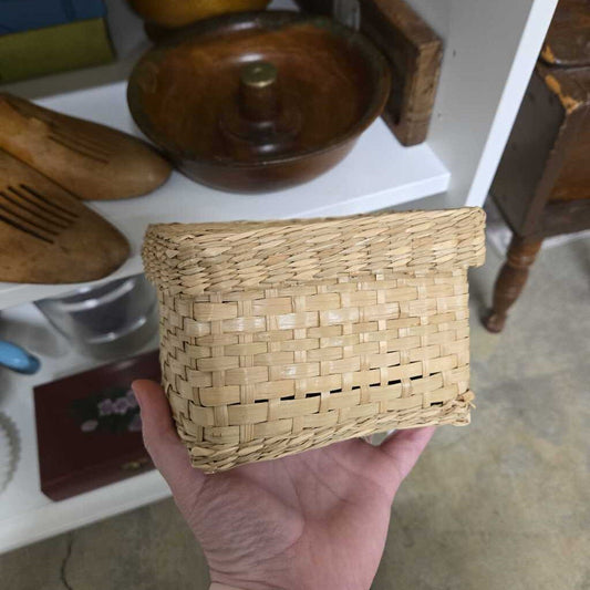 Lidded basket, rectangular