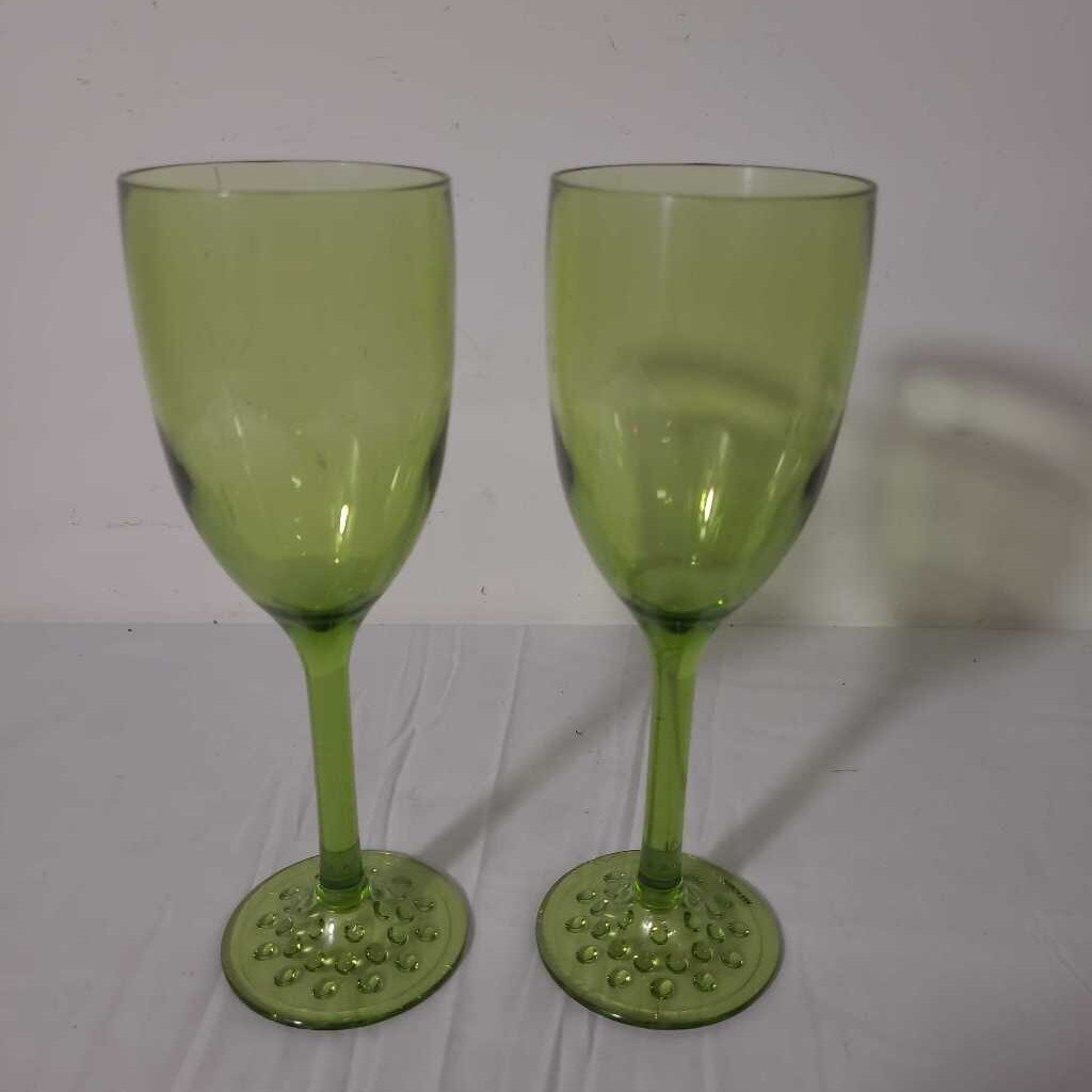 S/2 GREEN ACRYLIC WINE GLASSES