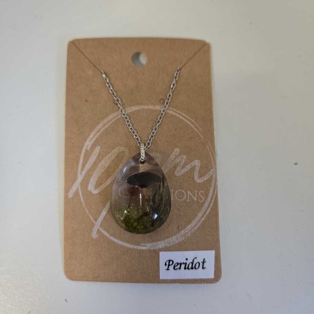 RESIN PENDANT - PERIDOT & WILD MUSHROOM
