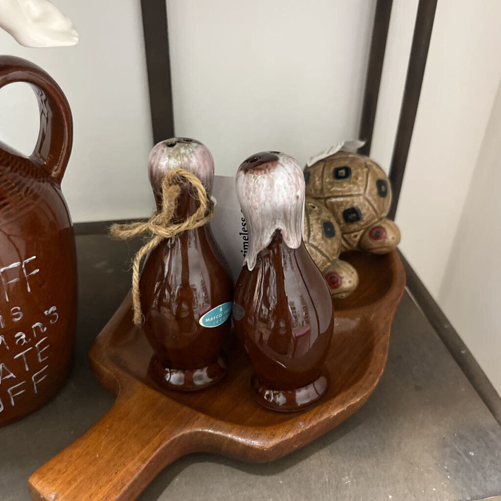 1 PAIR VINTAGE CERAMIC GLAZED BOWLING PIN SALT & PEPPER SHAKERS